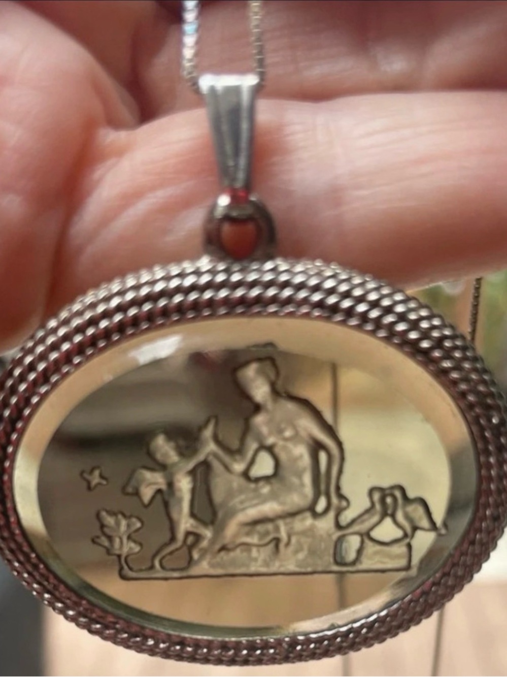 Rare reversed carved glass intaglio cameo featuring a goddess and cherubs.